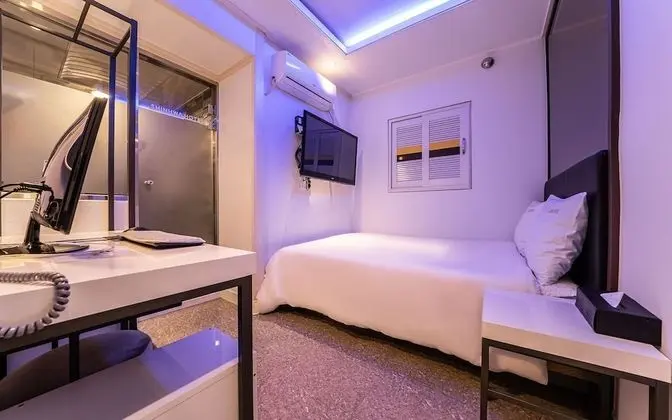 Oda (Standard room (55-inch TV watching al)