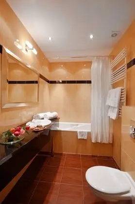 Bir adet Çift Kişilik Yataklı (Mansard)