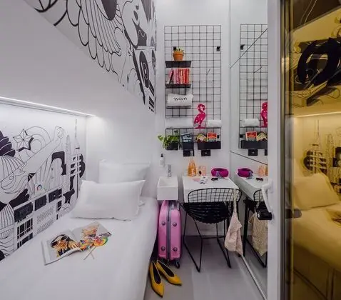 Single Pod Room, Shared Bathroom