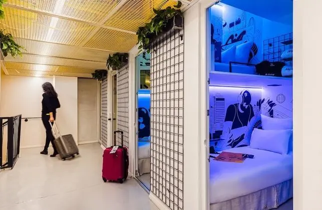 Single Pod Room, Shared Bathroom
