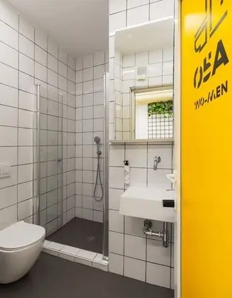 Single Pod Room, Shared Bathroom