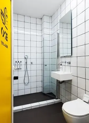 Twin Pod Room, Shared Bathroom