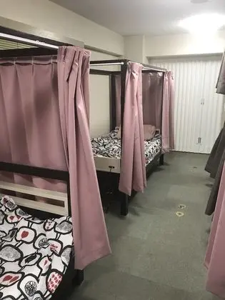 Ortak Ranzalı Oda, Sadece kadınlar için, Sigara İçilmez
