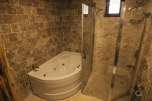 Suite, Jetted Tub