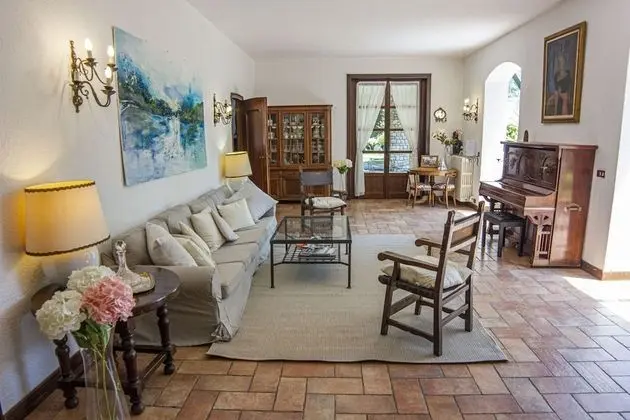 Villa, 5 Yatak Odası, Şömine