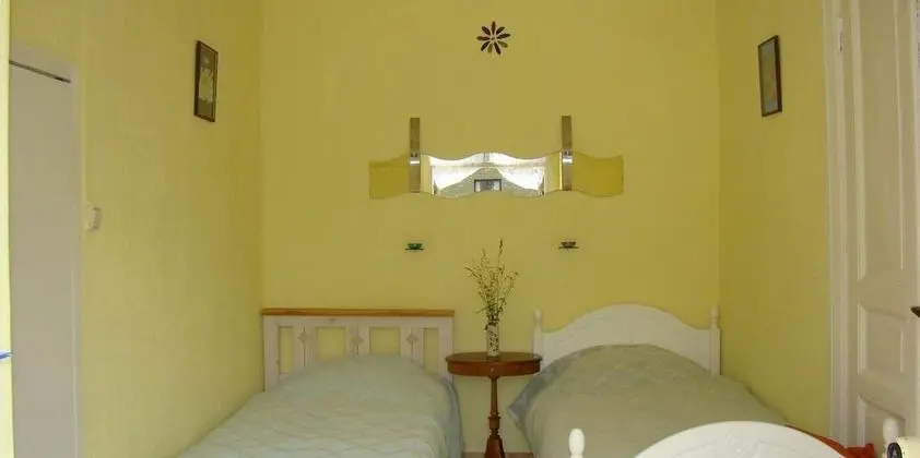 Üç Kişilik Oda, Ortak Banyo