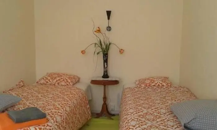 Üç Kişilik Oda, Ortak Banyo