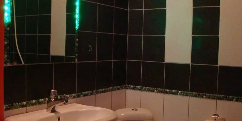 Üç Kişilik Oda, Ortak Banyo
