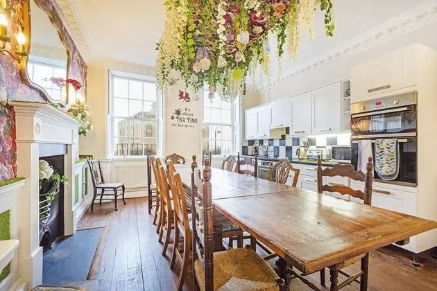 Apart Daire, 6 Yatak Odası