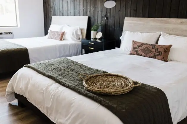 Traditional Tek Büyük Yataklı Oda