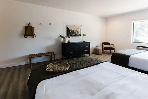 Traditional Tek Büyük Yataklı Oda