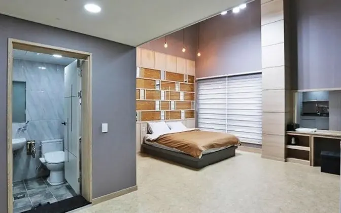 Oda (Room 213 (Studio))