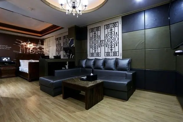 Oda (VIP Room (Netflix/PC available))
