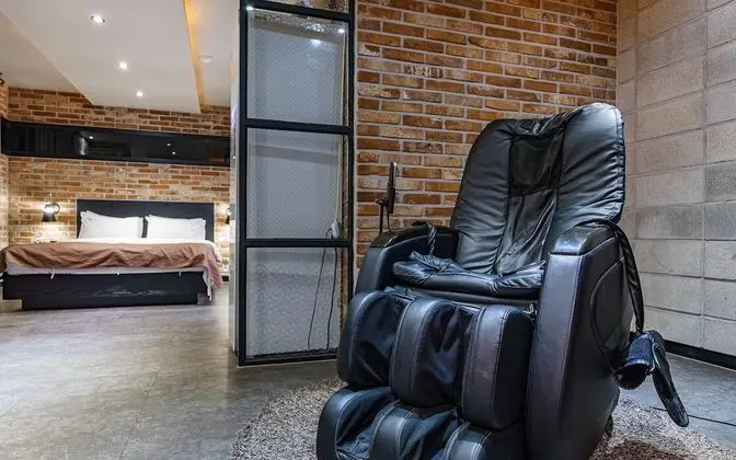 Oda (Premium (Netflix massage chair styler)