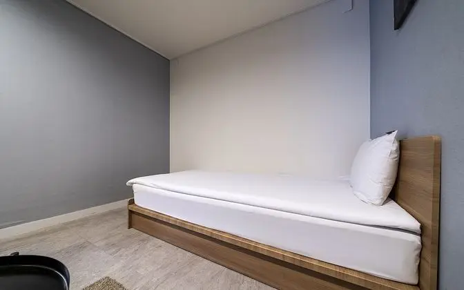 Oda (Special Room with Beam Projector (Cou)