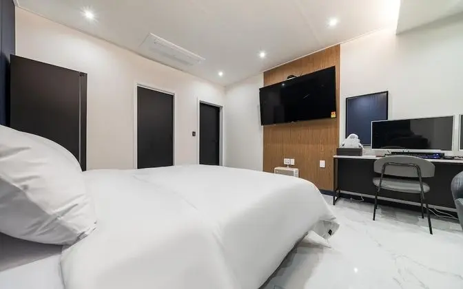 Oda (Special room (86-inch TV styler/game )