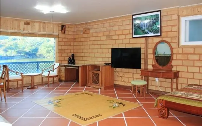 Oda (Room 1)