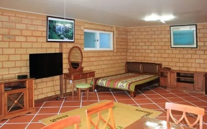 Oda (Room 1)