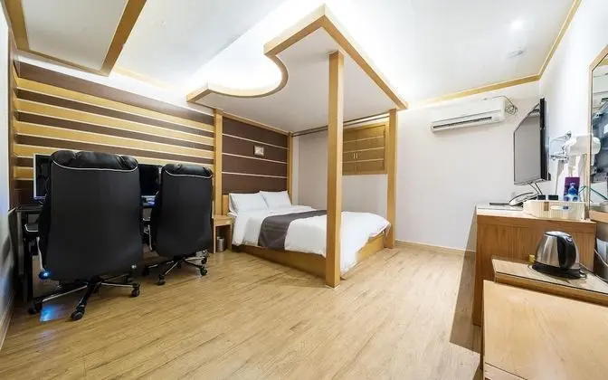 Oda (Gaming room (2PC GTX 1060))