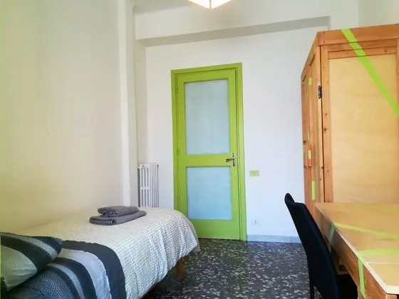 Tek Kişilik Oda, Ortak Banyo (with balcony - Wood 2)