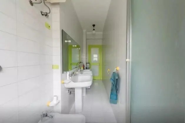 Tek Kişilik Oda, Ortak Banyo (with balcony - Wood 2)