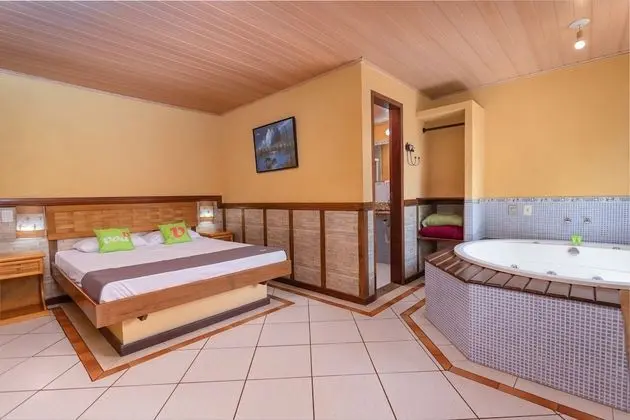 Süit, 1 Çift Kişilik Yatak, Sıcak Su Havuzu