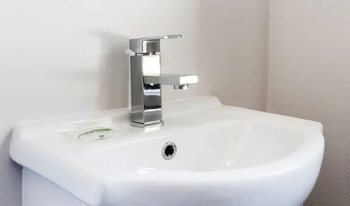 Standard Oda, 1 Tek Kişilik Yatak, Ortak Banyo