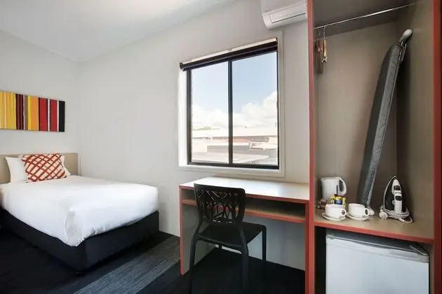 Tek Büyük Yataklı Oda, Ortak Banyo