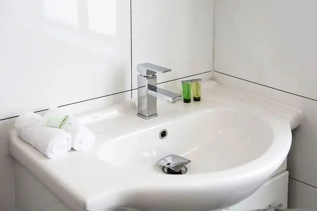 Tek Büyük Yataklı Oda, Ortak Banyo