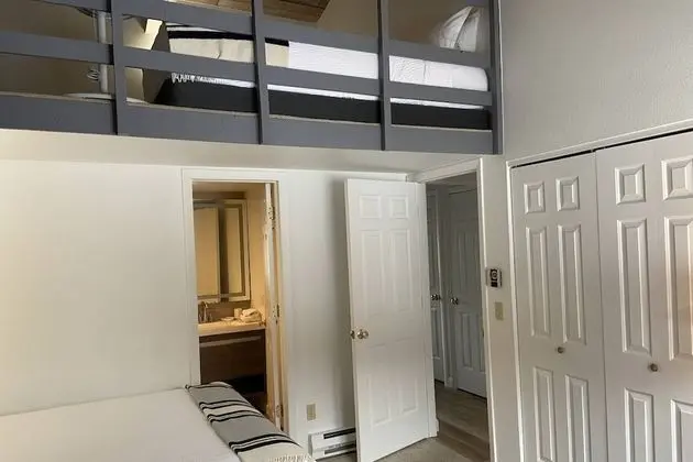 Daire (Woodbridge Unit 29E)