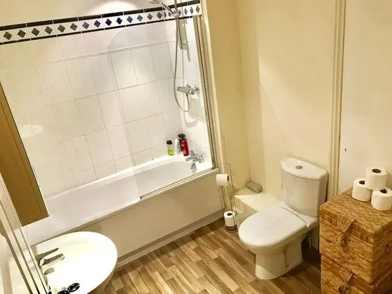 Basic Tek Büyük Yataklı Oda, Ortak Banyo