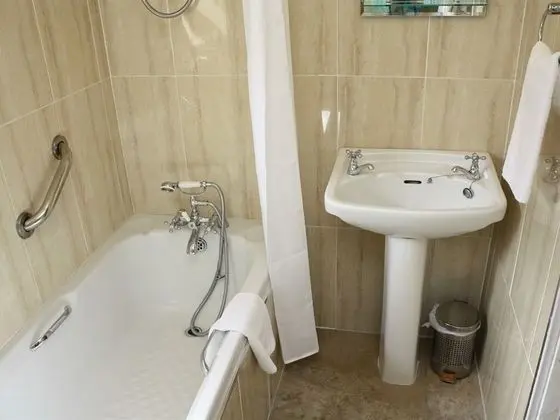 Tek Büyük Yataklı Oda, Banyolu/Duşlu (Front of Main house )