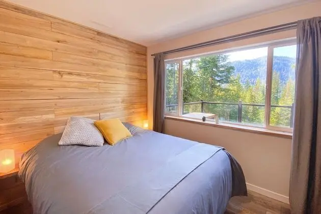 Double Room, 1 Bedroom, Shared Bathroom, Central Hot Tub (Towels Optional)