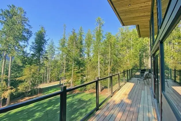 Double Room, 1 Bedroom, Shared Bathroom, Central Hot Tub (Towels Optional)