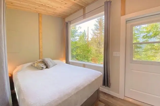 Panoramic Cabin, 1 Bedroom, Central Hot Tub, Near Lake, Shared Bathroom (Towels Optional)