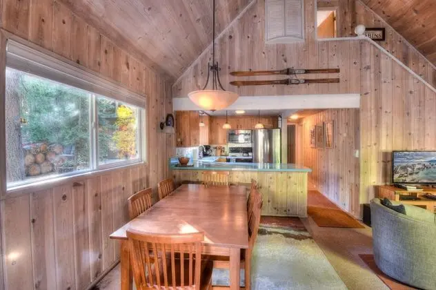 Ev, Birden Çok Yatak (Woodland Chalet)