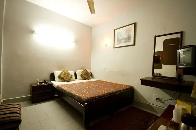 Standard Oda (Non AC)