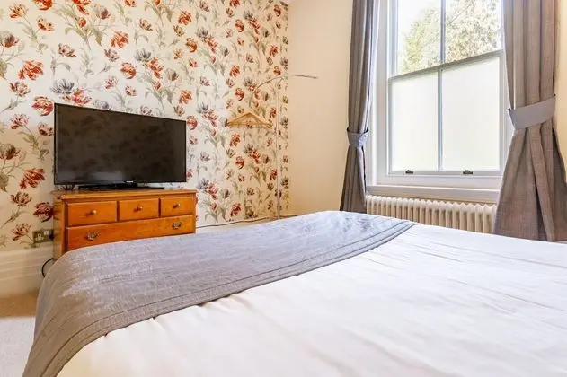 Basic Tek Büyük Yataklı Oda