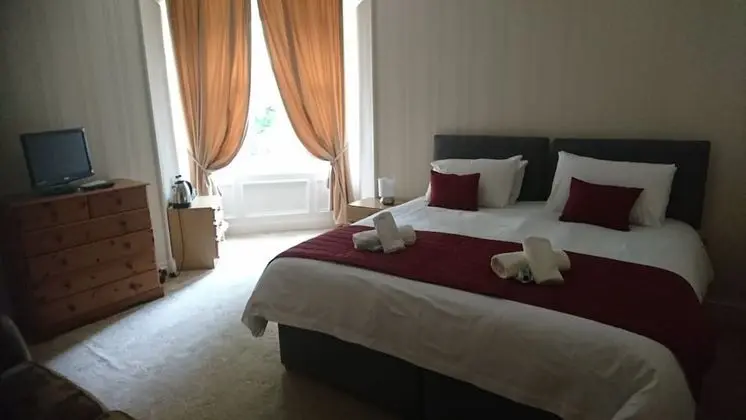 Tek Büyük veya İki Ayrı Yataklı Oda, Özel Banyo