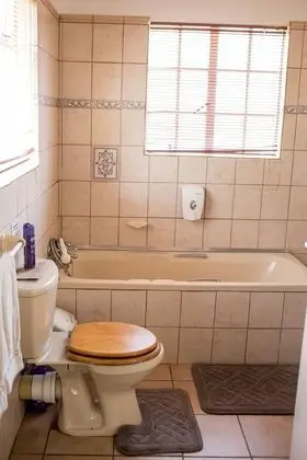 Standard Kır Evi, 2 Yatak Odası, Sigara İçilmez, Nehir Manzaralı (Woodlands)