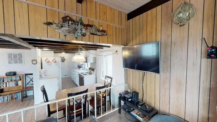 Ev, Birden Çok Yatak (Woodley Beach House)