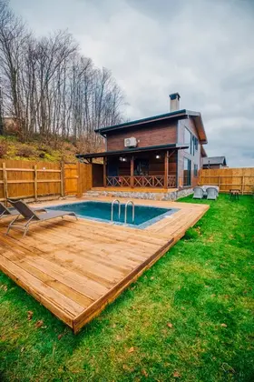 Göl Manzaralı Jakuzili Ve Isıtmalı Havuzlu Suite Bungalov Oda