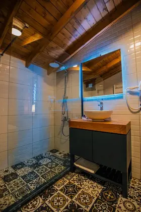 Göl Manzaralı Jakuzili Ve Isıtmalı Havuzlu Suite Bungalov Oda