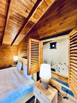 Jakuzili Suite Bungalov, Göl Manzaralı, Isıtmalı Özel Havuzlu