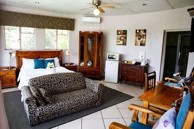 Luxury Tek Büyük Yataklı Oda (Upstairs)