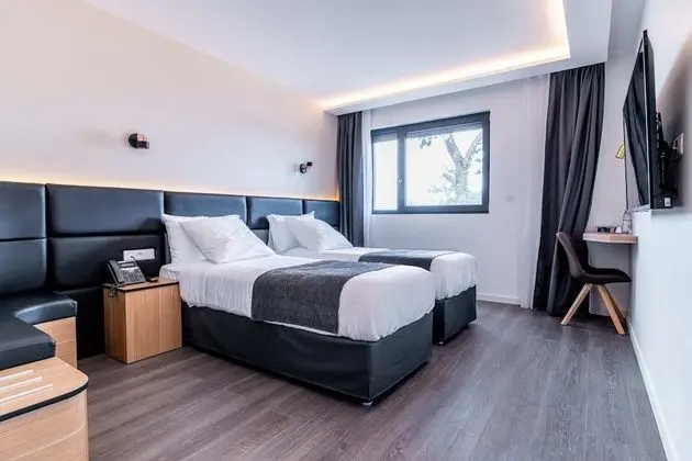 Superior Tek Büyük veya İki Ayrı Yataklı Oda