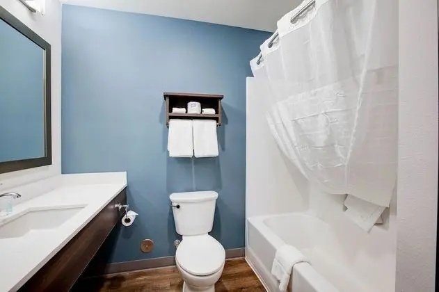 Oda, 1 Büyük (Queen) Boy Yatak, Engellilere Uygun, Sigara İçilmez (Bathtub)