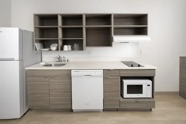 Oda, 1 Büyük (Queen) Boy Yatak, Engellilere Uygun, Sigara İçilmez (Accessible Tub)