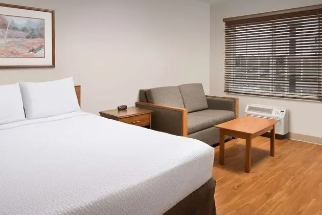 Oda, 1 Büyük (Queen) Boy Yatak, Engellilere Uygun, Sigara İçilmez (Bathtub, Sofa)