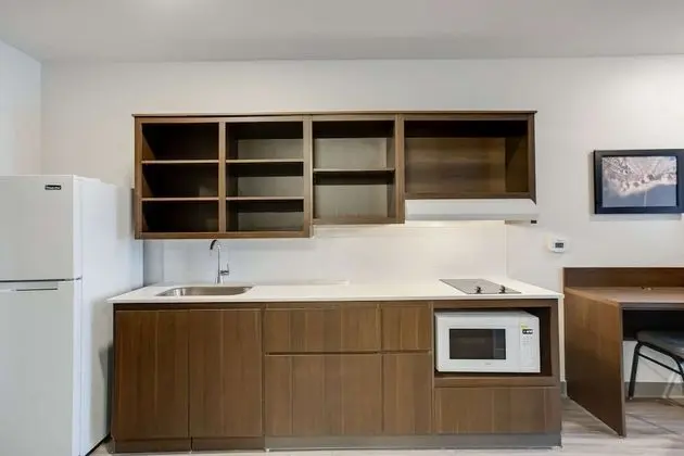 Oda, 1 Büyük (Queen) Boy Yatak, Engellilere Uygun, Sigara İçilmez (Accessible Tub)